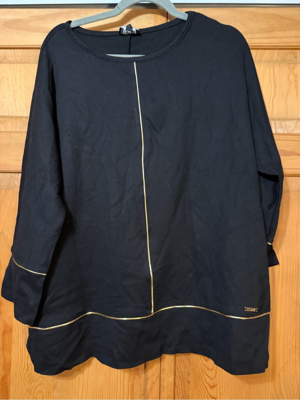 Jones New York Black Long Sleeve Top with Gold Piping